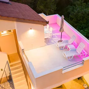  Apartment Bruno's Poolside Retreat